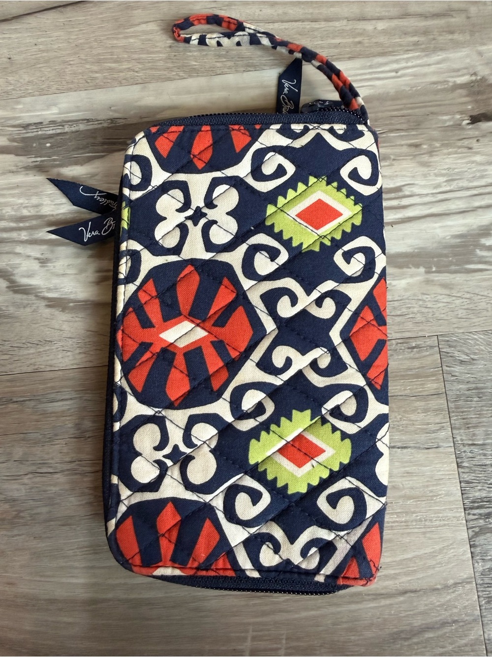 Vera Bradley Smartphone Wristlet In Retired Pattern Sun Valley